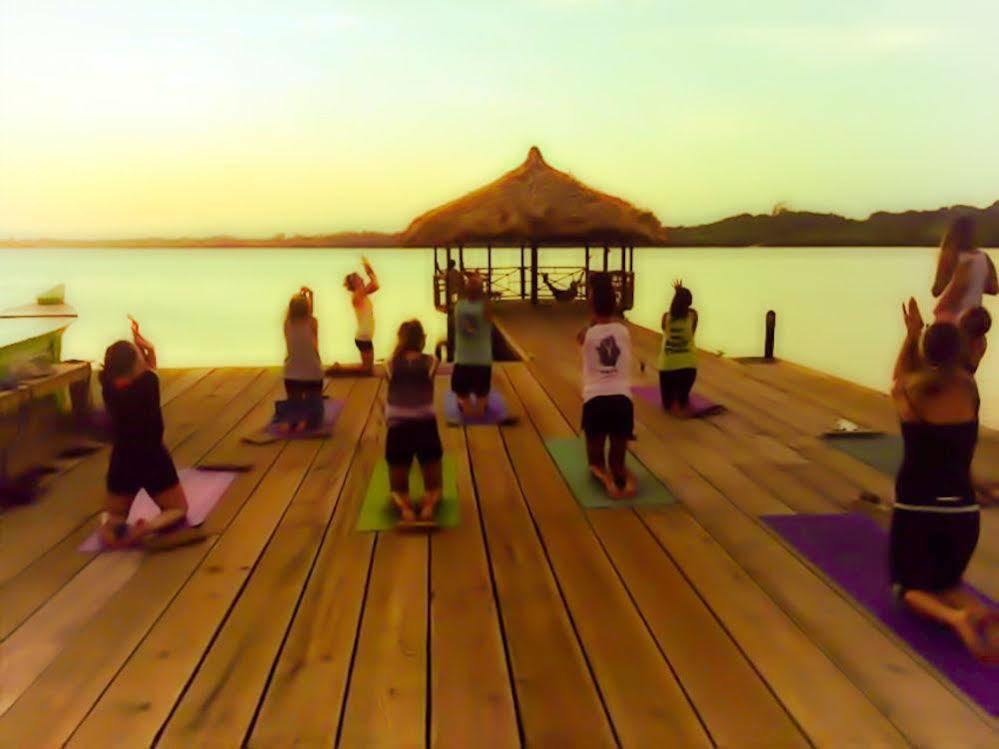 The Venue - Utila Hostel Εξωτερικό φωτογραφία